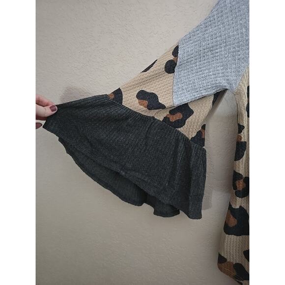 FSL Apparel Tan Leopard Print Waffle Knit Bell Sleeve Top Womans Size Large - Picture 3 of 5